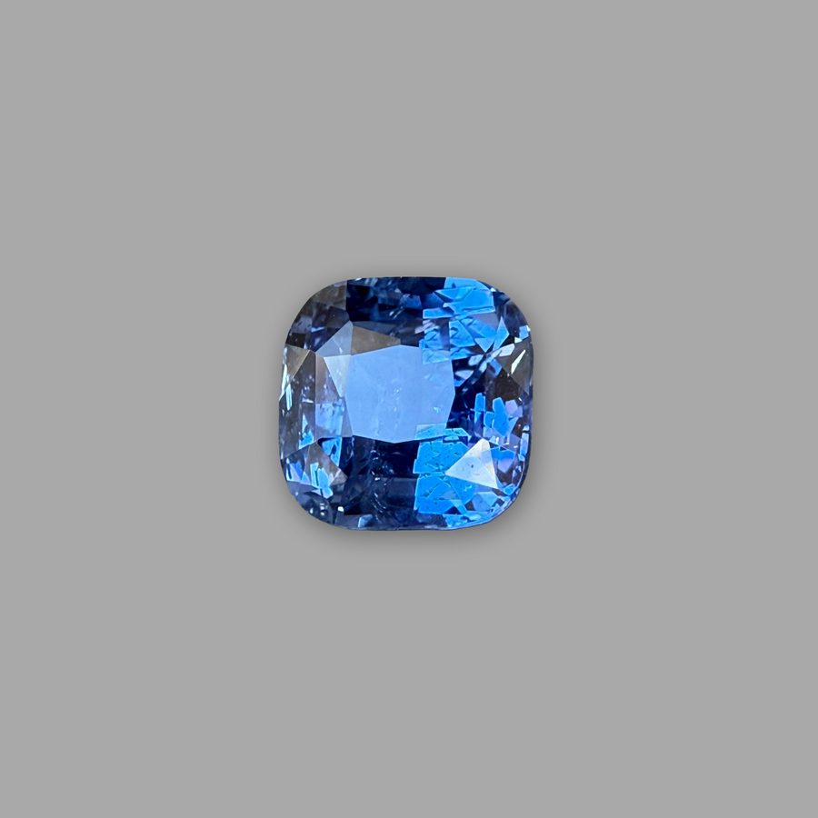 Saphir 3,65 ct, blau