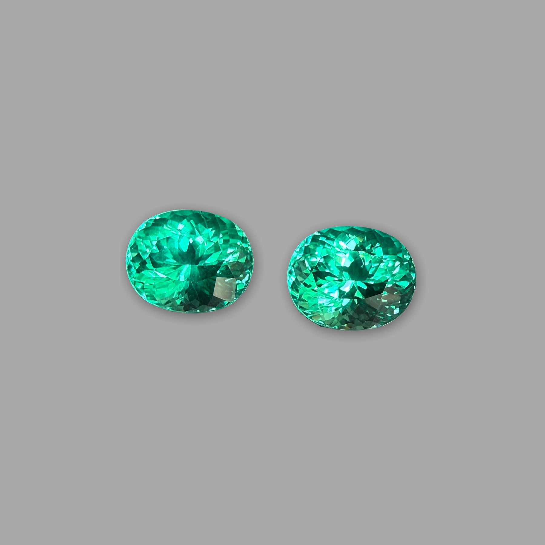 Smaragd Paar 6,79 ct, grün