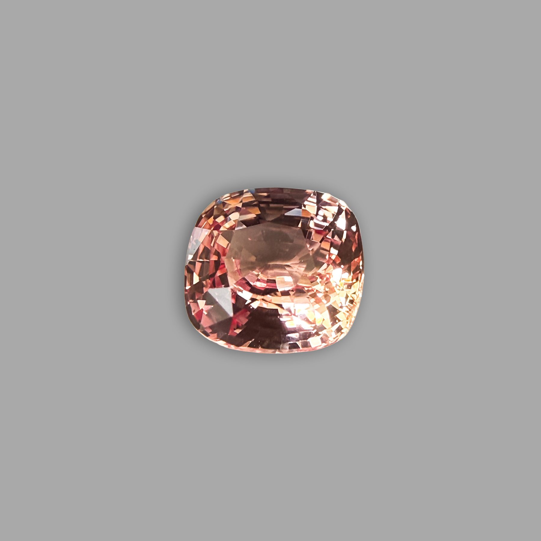 Padparadscha 2,57 ct, pink-orange
