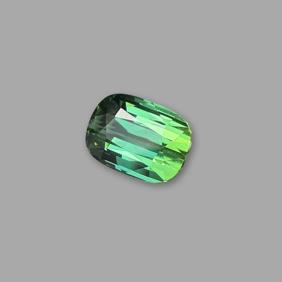 Turmalin 4,76 ct, mehrfarbig