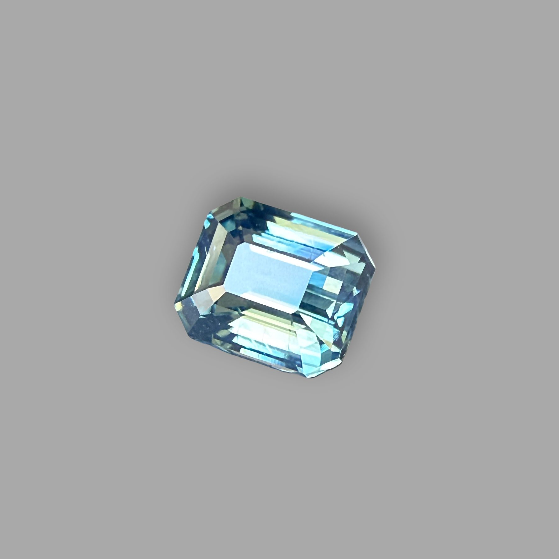 Saphir 1,53 ct, mehrfarbig