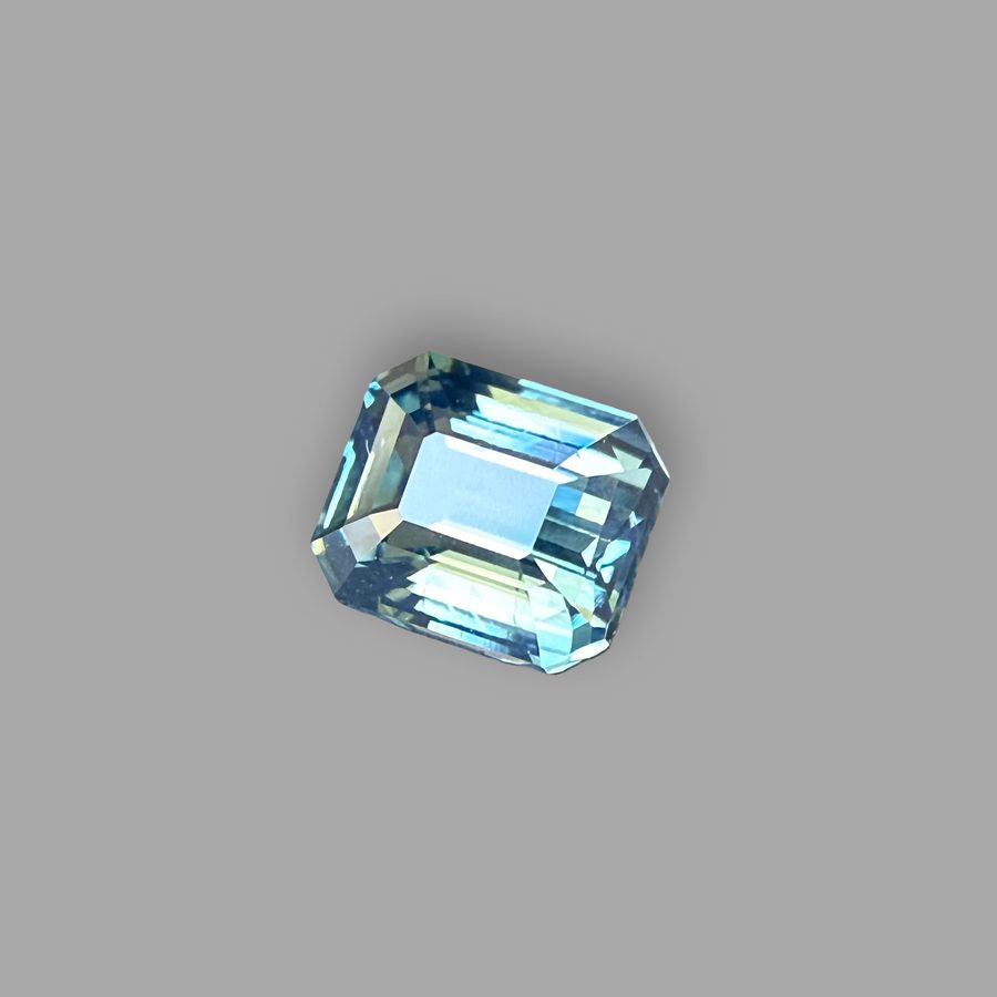 Saphir 1,53 ct, mehrfarbig