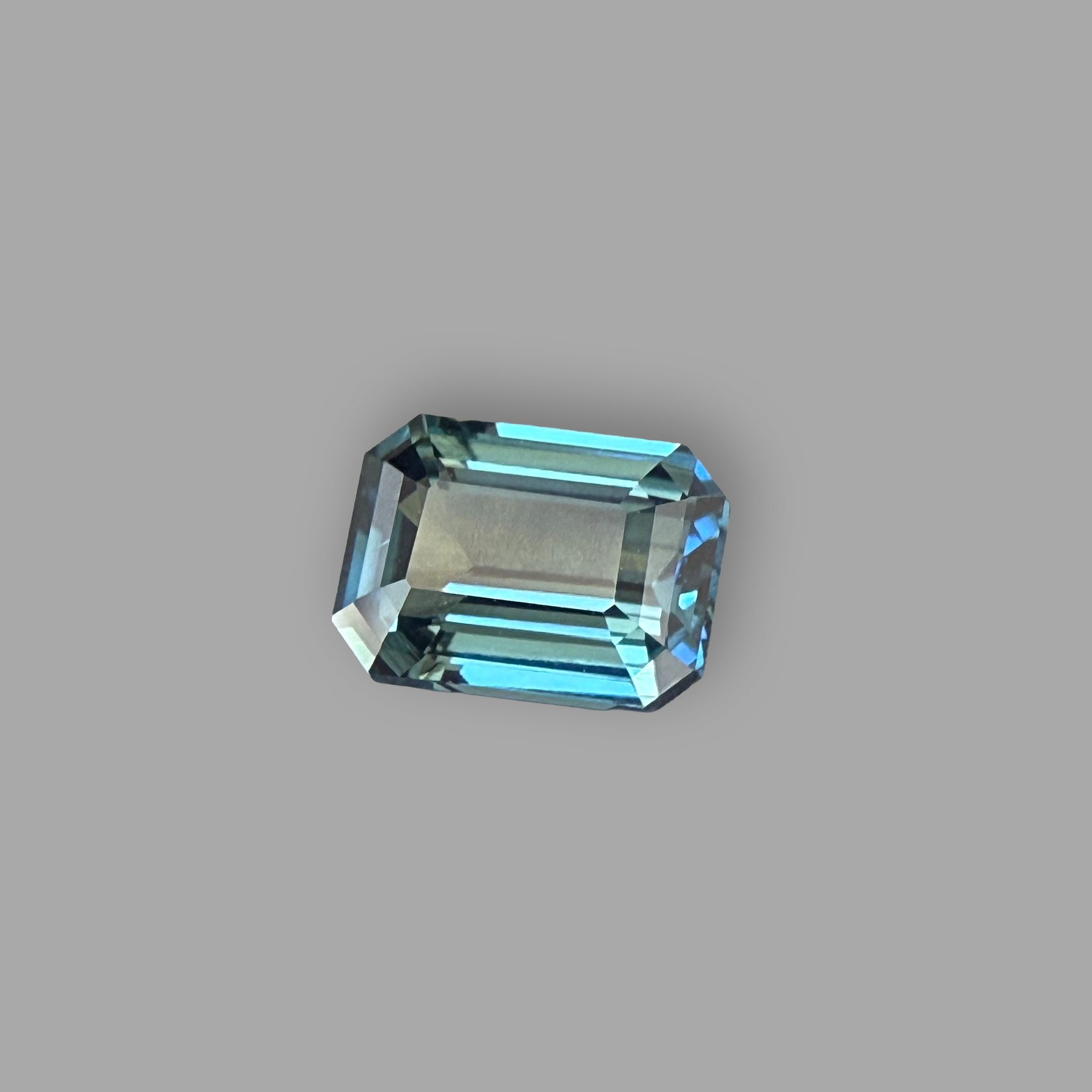 Saphir 1,57 ct, mehrfarbig